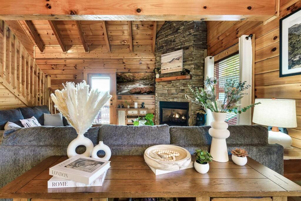 Groot'S Place - 5 Min To Main Parkway!! 비둘기 포지 외부 사진
